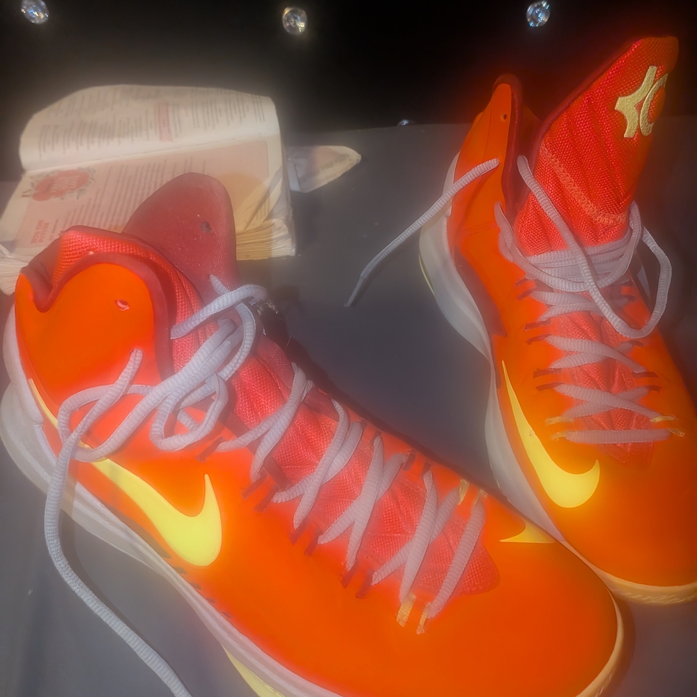 Nike KEVIN DURANT RARE MENS 11 BASKETBALL ATHLETIC TENNIS SHOES EXC SHAPE